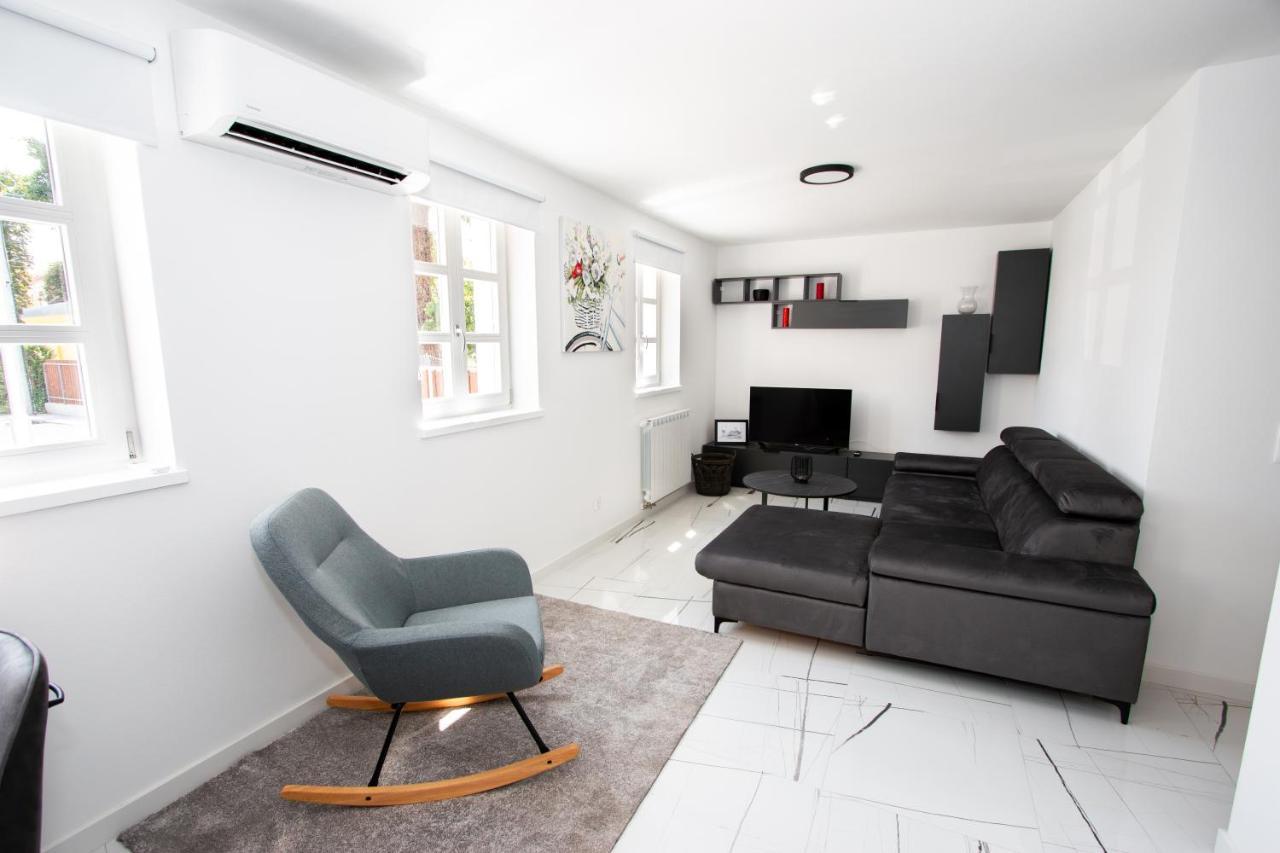 Apartmani Kac Karlovac Esterno foto