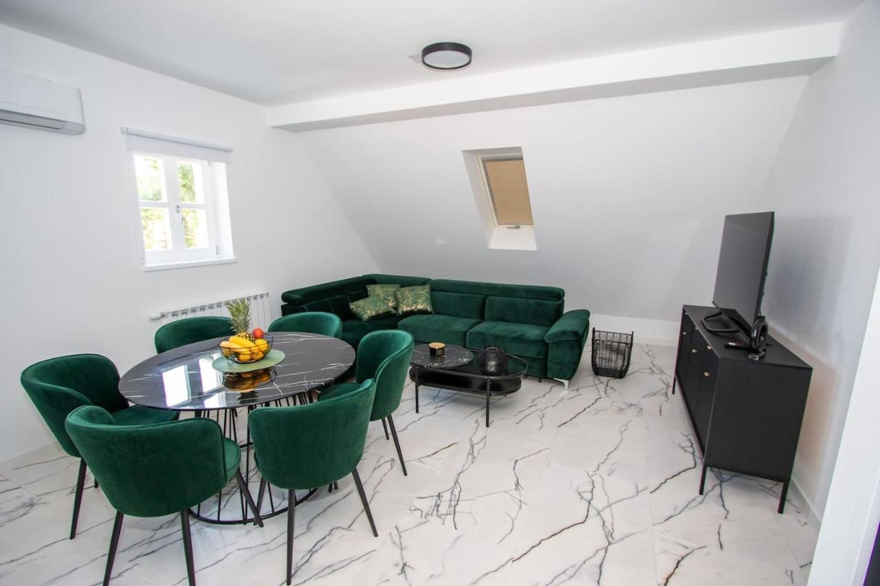 Apartmani Kac Karlovac Esterno foto