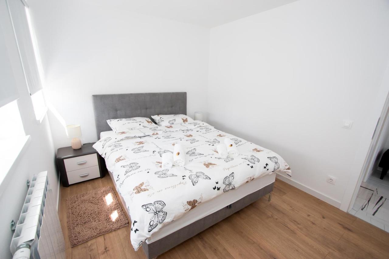 Apartmani Kac Karlovac Esterno foto