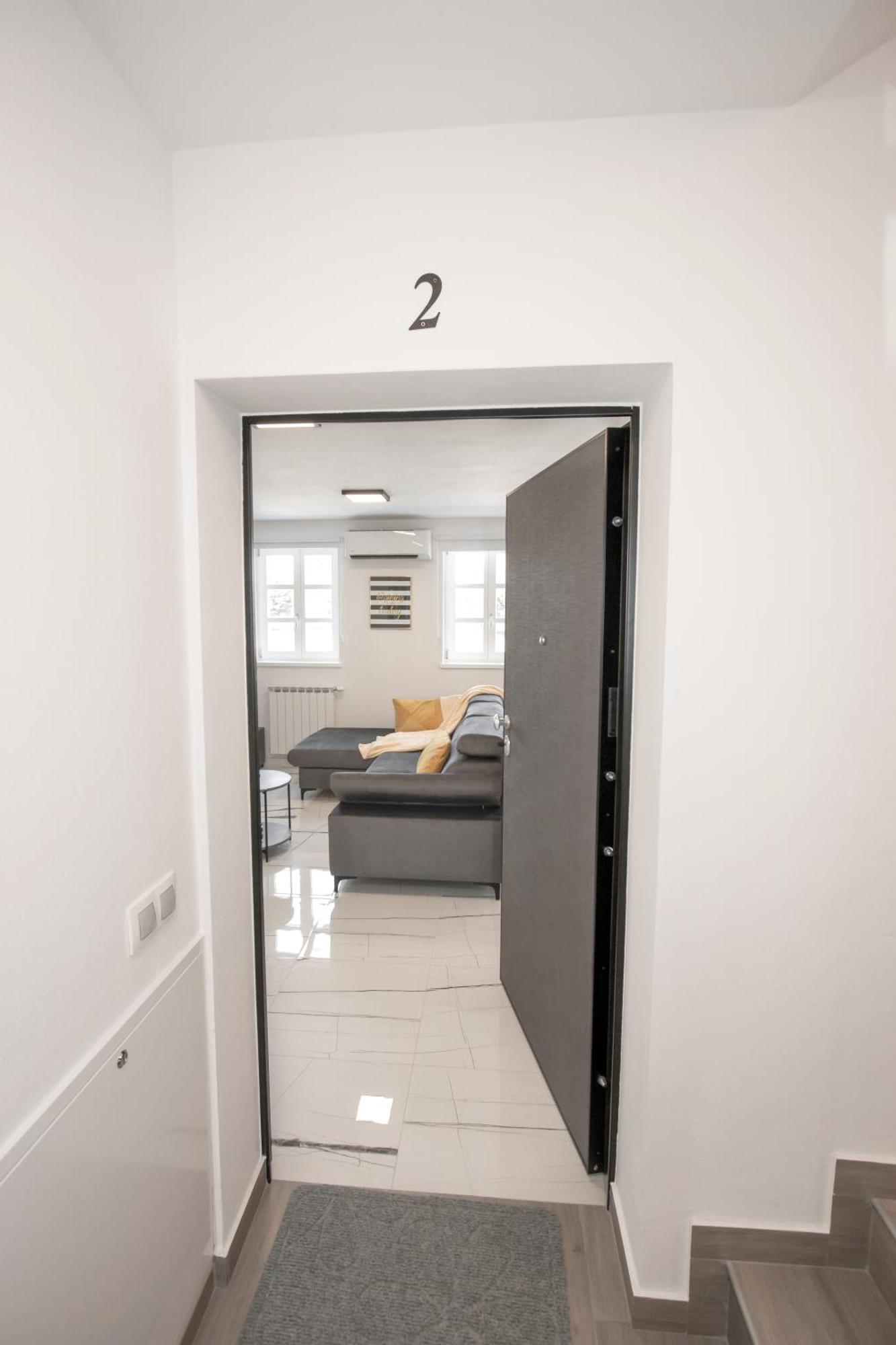 Apartmani Kac Karlovac Esterno foto